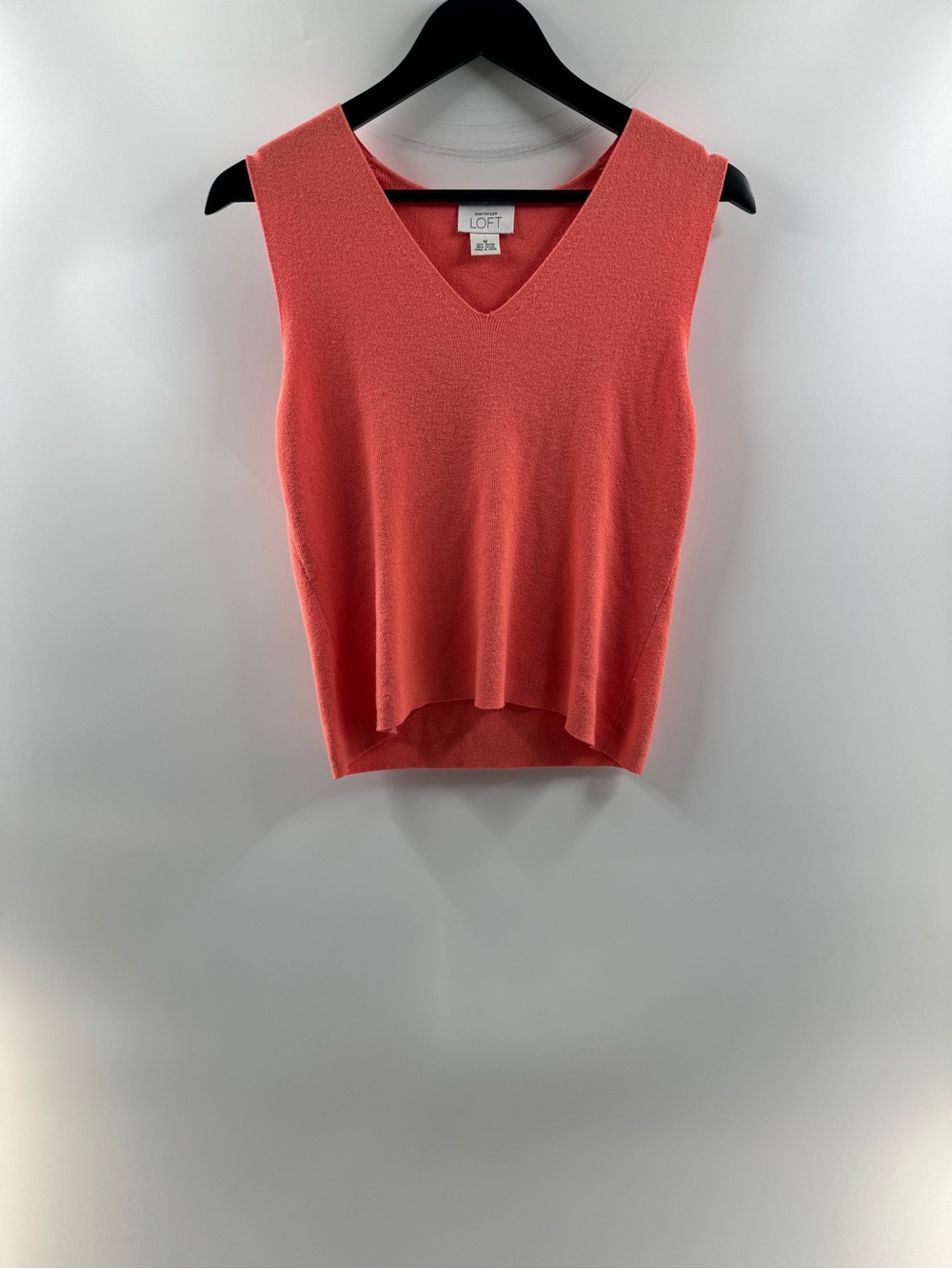 Ann Taylor LOFT Coral V-Neck Sweater Vest – Women's Medium